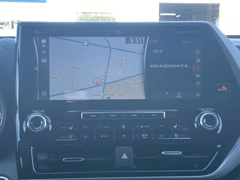 Used 2021 Toyota Highlander Platinum AWD/4WD image 18