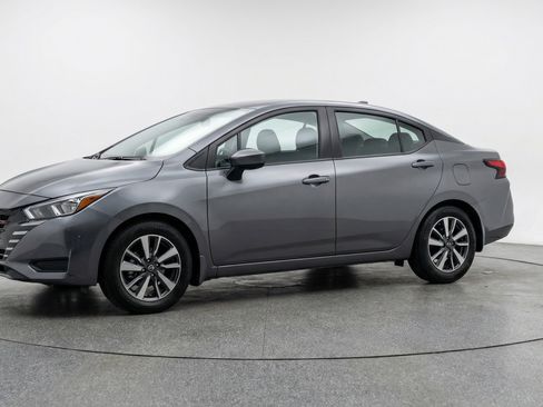 Used 2025 Nissan Versa SV image 3