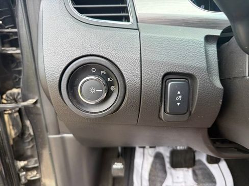Used 2015 Ford Taurus SEL FWD image 24