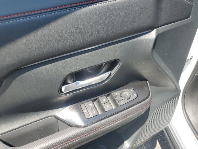 Certified 2025 Nissan Kicks SR AWD/4WD image 12