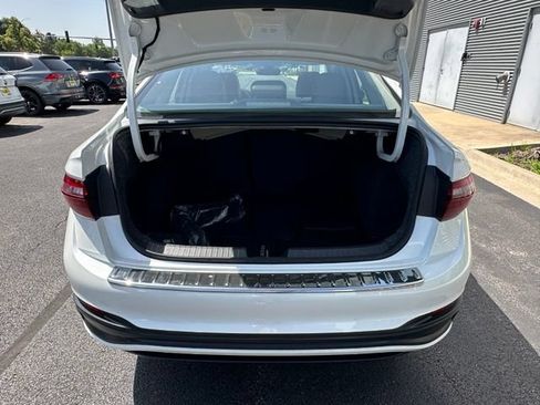 Used 2024 Volkswagen Jetta SE w/ Panoramic Sunroof Package FWD image 17