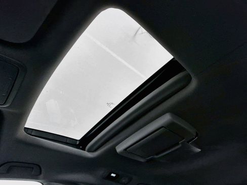 Used 2024 Honda Odyssey Elite image 6