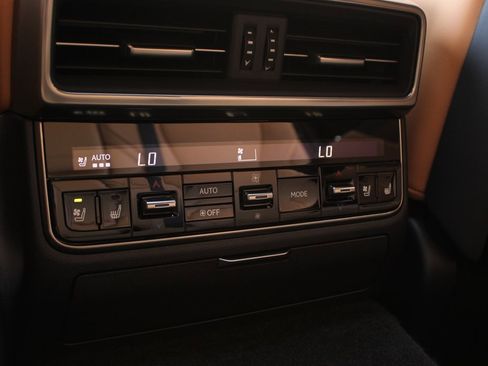 Used 2026 Lexus LX 700h Luxury image 23