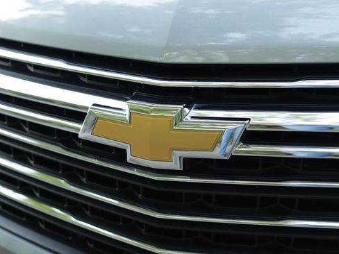 Used 2023 Chevrolet Traverse LT FWD image 35