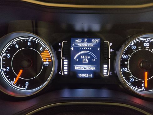 Used 2019 Jeep Cherokee Latitude Plus w/ Comfort/Convenience Group image 23