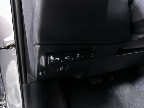 Used 2025 Toyota Corolla Cross AWD Hybrid image 18