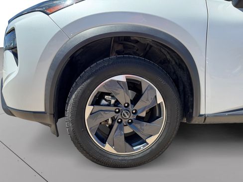 Used 2024 Nissan Rogue SV FWD image 9
