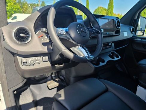 New 2025 Mercedes-Benz Sprinter 2500 image 21