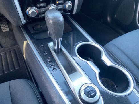 Used 2018 Nissan Pathfinder S image 34