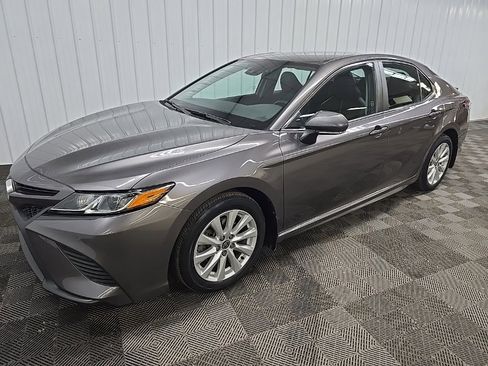 Used 2020 Toyota Camry SE image 8