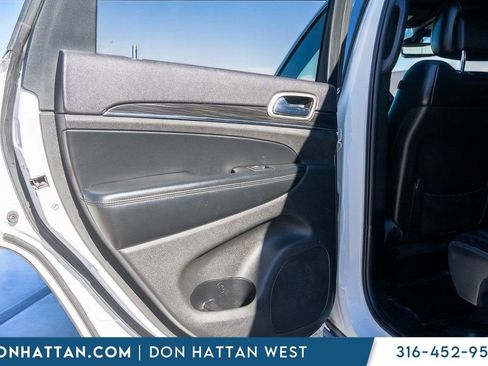 Used 2019 Jeep Grand Cherokee Limited image 17
