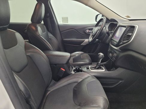 Used 2018 Jeep Cherokee Latitude Plus w/ Comfort/Convenience Group image 21