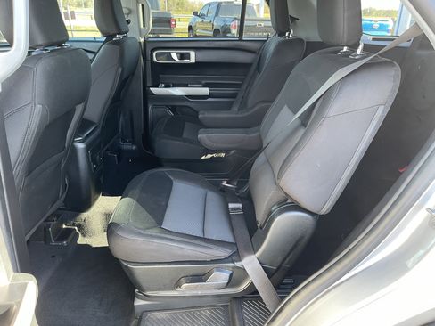 Used 2022 Ford Explorer XLT image 32