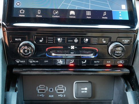 Used 2024 Jeep Grand Cherokee L Summit w/ Advanced Protech Group IV AWD/4WD image 37
