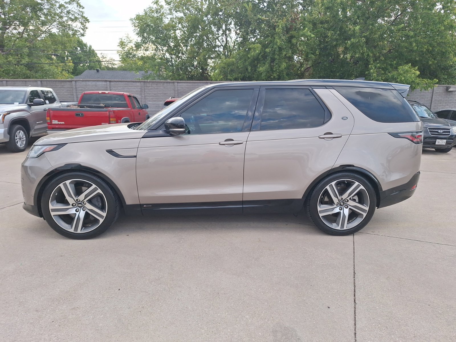 Used 2021 Land Rover Discovery HSE R-Dynamic AWD/4WD image 5