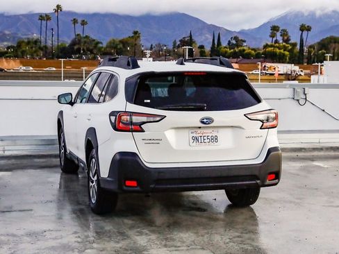 Used 2025 Subaru Outback Premium image 7