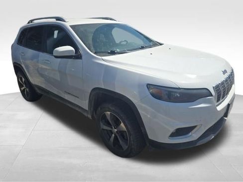 Used 2019 Jeep Cherokee Limited w/ Trailer Tow Group AWD/4WD image 2