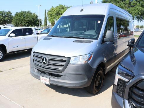 Used 2024 Mercedes-Benz Sprinter 2500 image 5