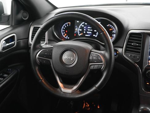 Used 2018 Jeep Grand Cherokee Altitude AWD/4WD image 14