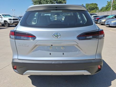 Used 2026 Toyota Corolla Cross L FWD image 5