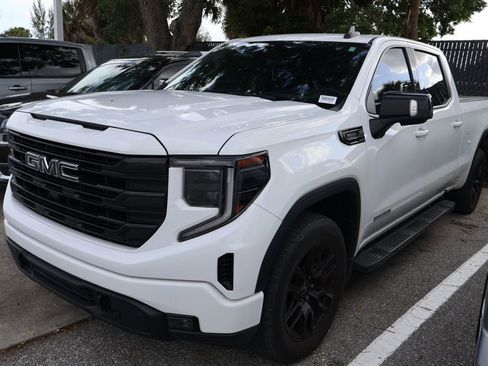 Used 2022 GMC Sierra 1500 Elevation w/ Elevation Premium Package image 2