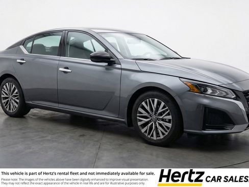 Used 2025 Nissan Altima 2.5 SV image 1