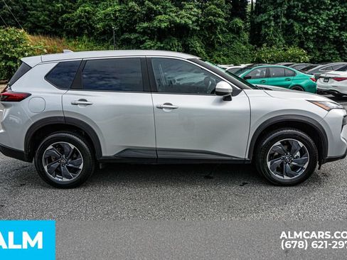 Used 2025 Nissan Rogue SV FWD image 9