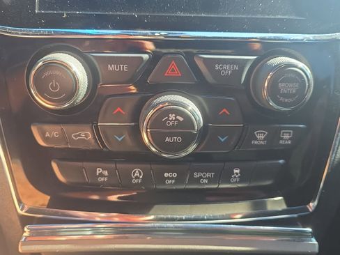 Used 2020 Jeep Grand Cherokee Laredo w/ 18" Wheel & 8.4" Radio Group image 24