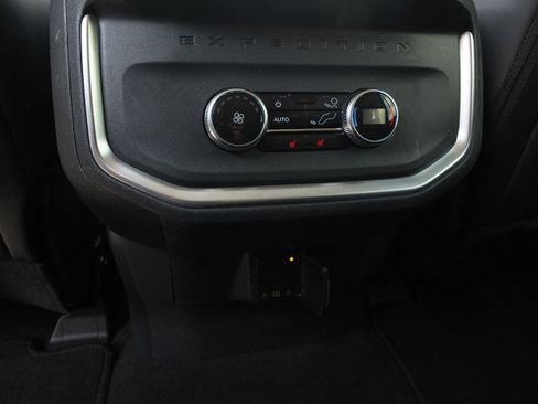 Used 2025 Ford Expedition Platinum AWD/4WD image 22