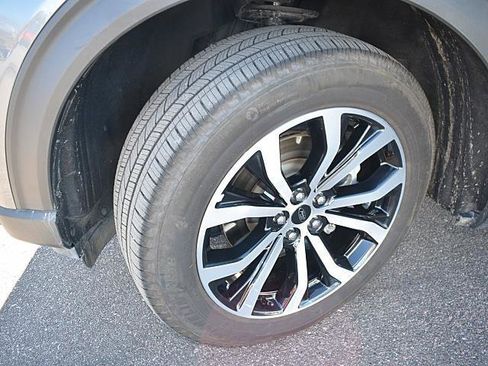 Used 2025 Ford Explorer ST-Line image 8