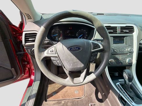 Used 2015 Ford Fusion SE FWD image 11