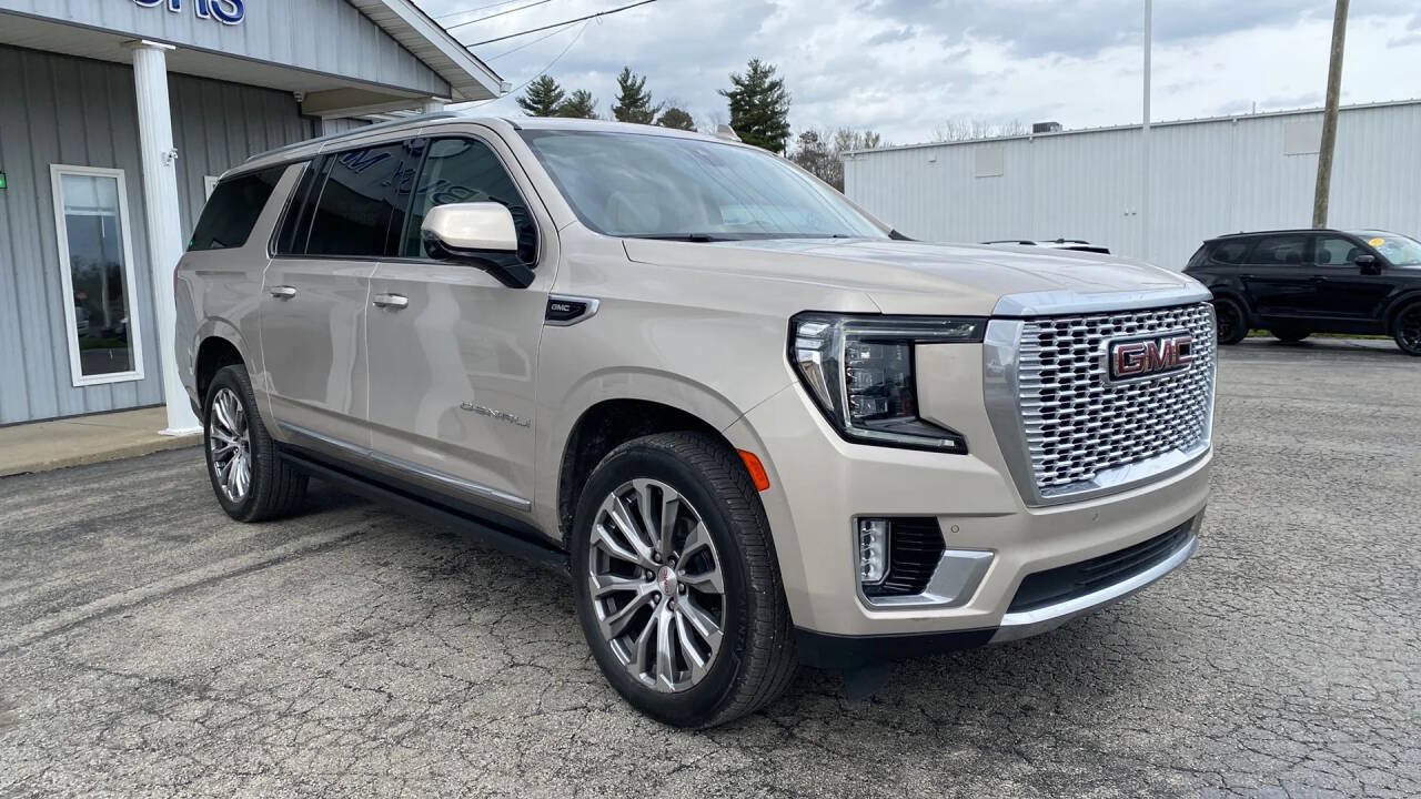Used 2021 GMC Yukon XL Denali w/ Denali Premium Package AWD/4WD image 9