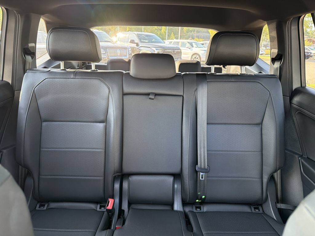 Used 2020 Volkswagen Tiguan SE R-Line FWD image 29