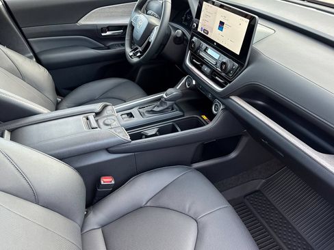 New 2026 Toyota Grand Highlander AWD Hybrid image 19