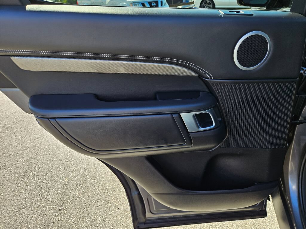 Used 2018 Land Rover Discovery HSE AWD/4WD image 14