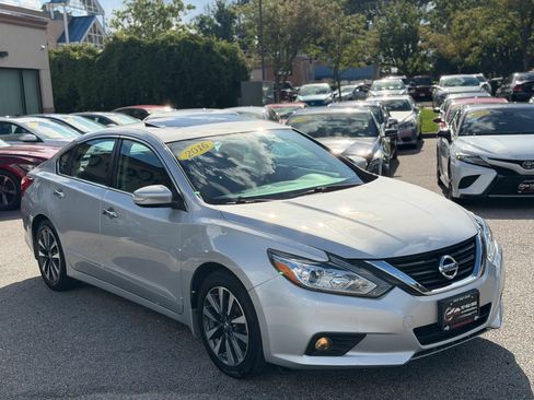Used 2016 Nissan Altima 2.5 SV w/ Convenience Package FWD image 5