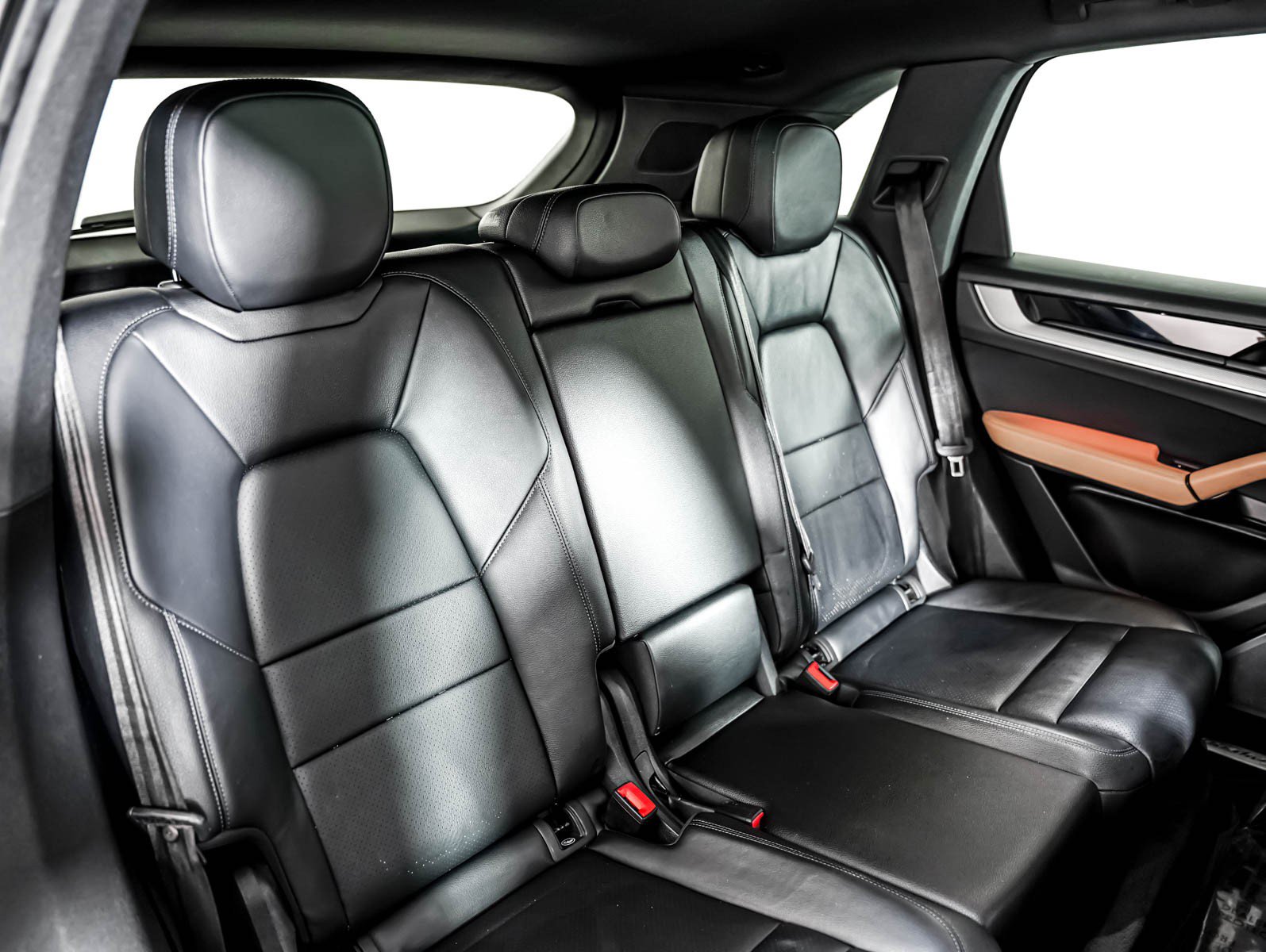 Certified 2024 Porsche Cayenne w/ Premium Package Plus (PFM) AWD/4WD image 6