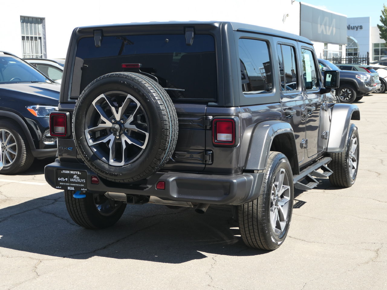 Used 2024 Jeep Wrangler Unlimited AWD/4WD image 2