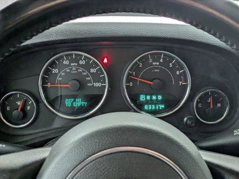 Used 2017 Jeep Wrangler Unlimited Sahara w/ Connectivity Group AWD/4WD image 11