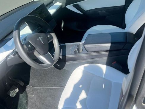 Used 2021 Tesla Model Y Long Range AWD/4WD image 3