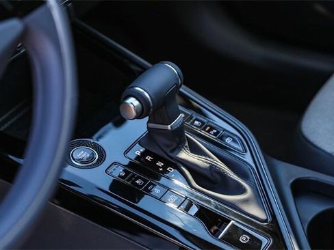 New 2025 Kia Niro SX Touring image 17