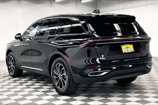 Used 2024 Lincoln Nautilus Premier AWD/4WD image 2