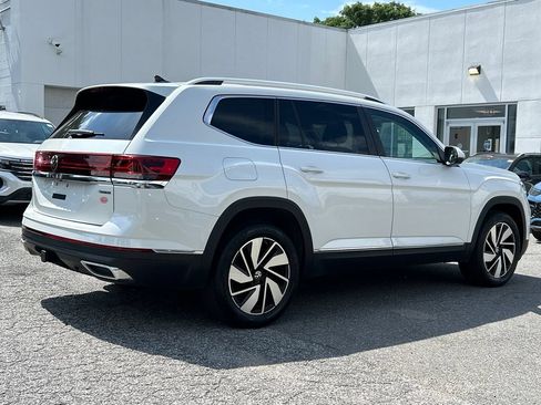 Used 2024 Volkswagen Atlas SEL AWD/4WD image 2