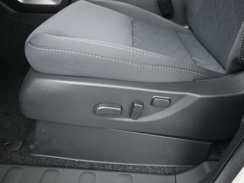 Certified 2025 Nissan Frontier SV w/ SV Convenience Package RWD image 10