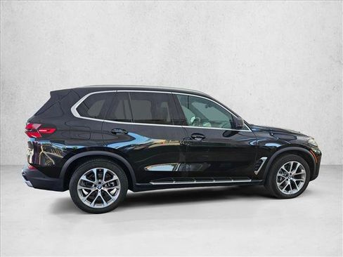 Used 2025 BMW X5 xDrive40i AWD/4WD image 4