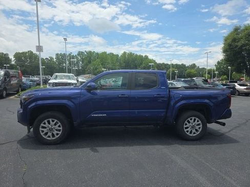 Used 2024 Toyota Tacoma SR5 AWD/4WD image 5
