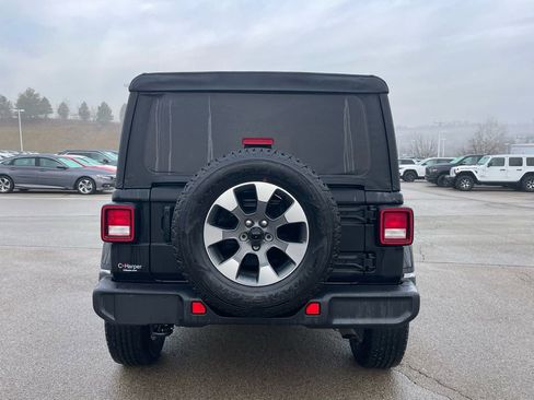 Used 2022 Jeep Wrangler Unlimited Sahara AWD/4WD image 4
