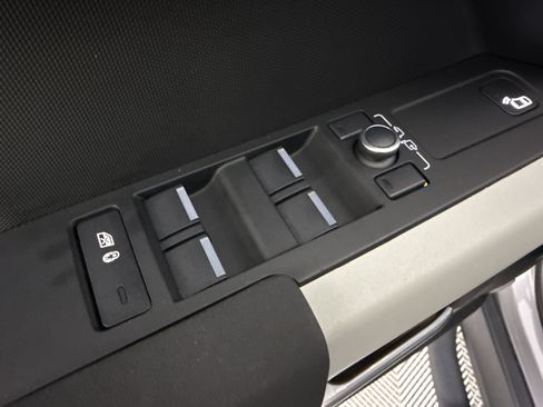 Used 2023 Land Rover Defender 110 S AWD/4WD image 19