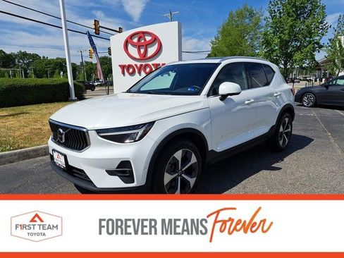 Used 2023 Volvo XC40 B5 Plus w/ Driver Assist Package AWD/4WD image 1