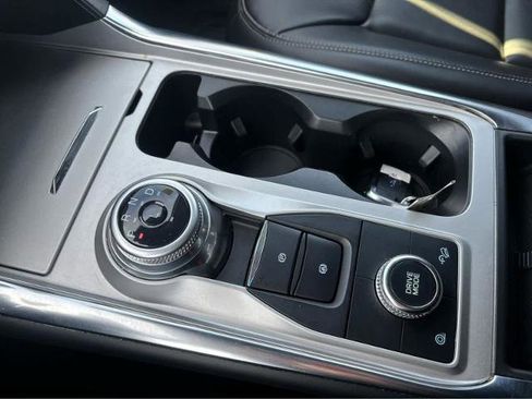 Used 2022 Ford Explorer XLT w/ Equipment Group 202A image 21